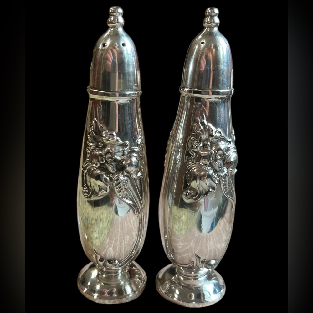 Vintage, White Orchid (Silverplate, 1953,
Hollowware)
by ONEIDA SILVER